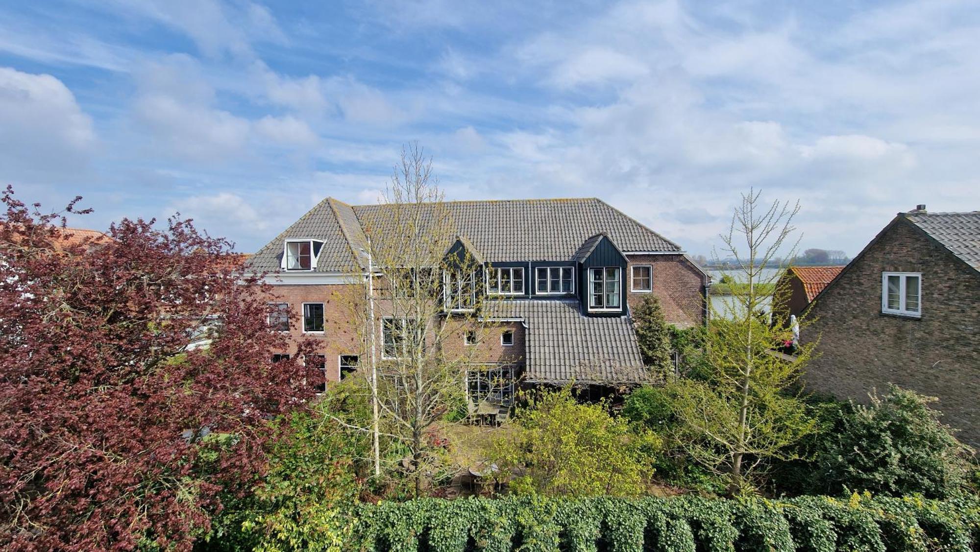 Waar Maas & Waal..... Apartment Woudrichem Bagian luar foto